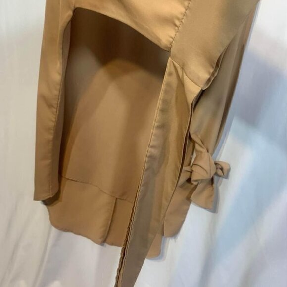 WOMAN’S tunic top/dress. Bow detail on wrists. Camel colour. New! - Picture 4 of 7